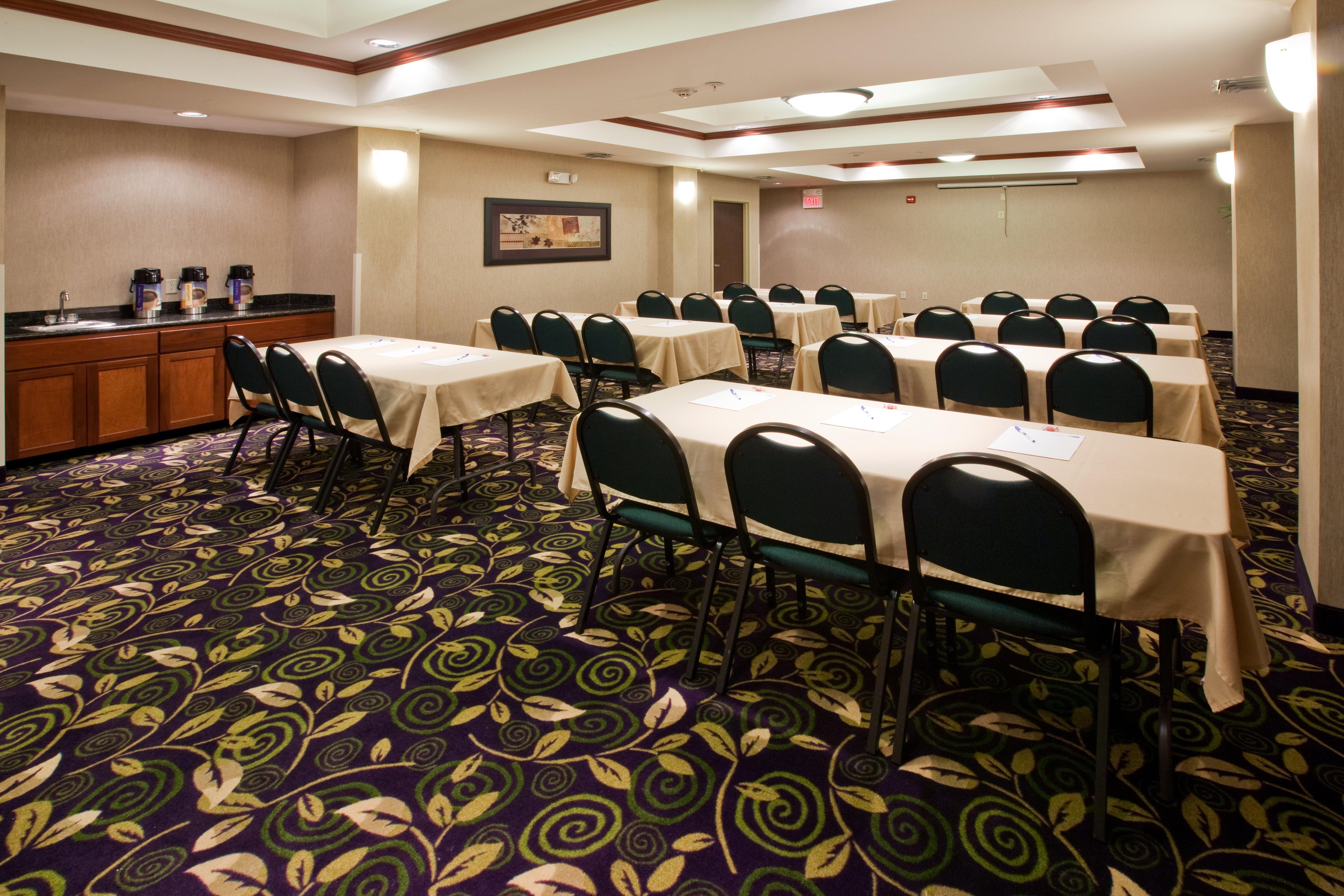 Holiday Inn Express Hotel And Suites Ada By Ihg Exterior foto