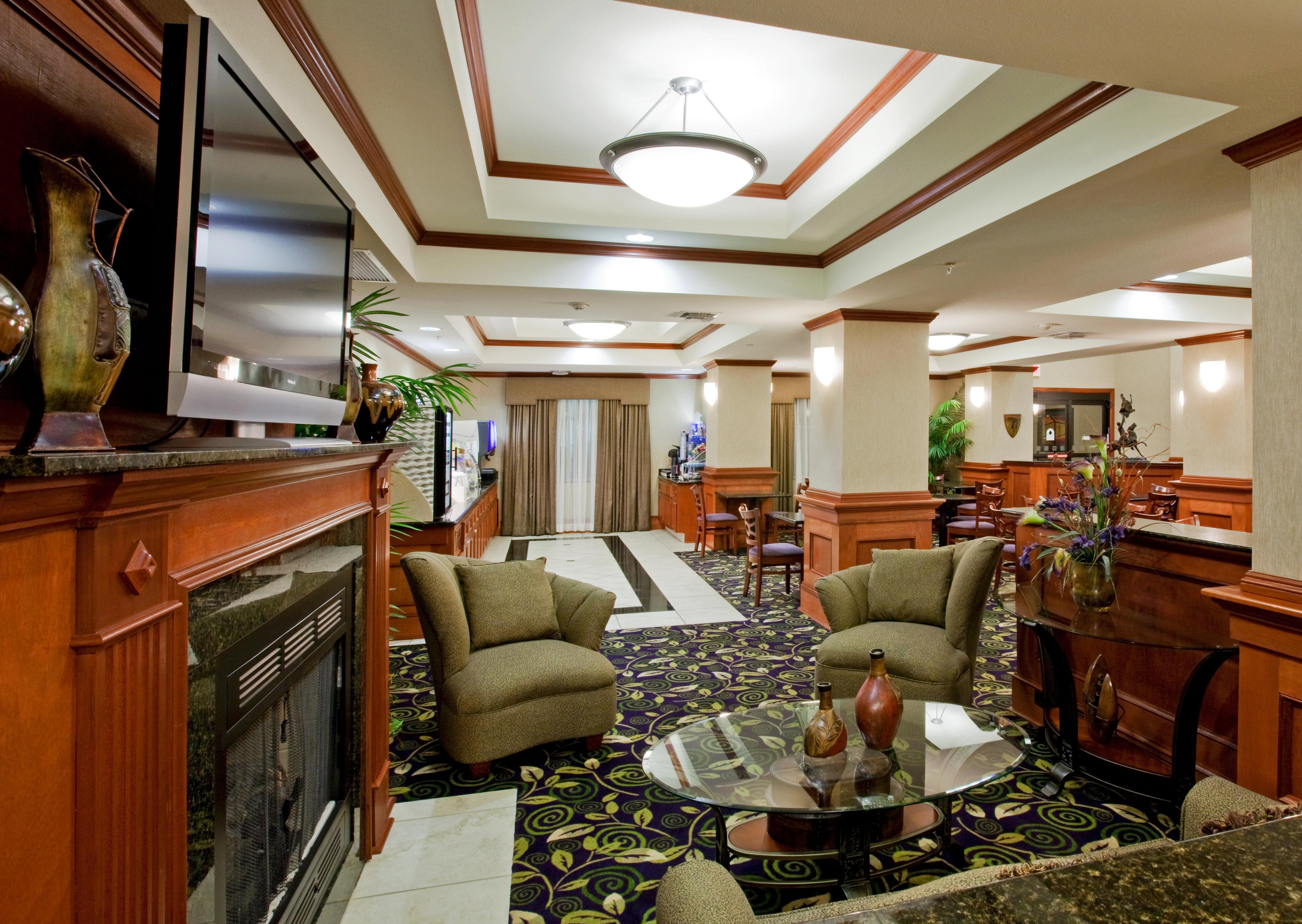 Holiday Inn Express Hotel And Suites Ada By Ihg Exterior foto