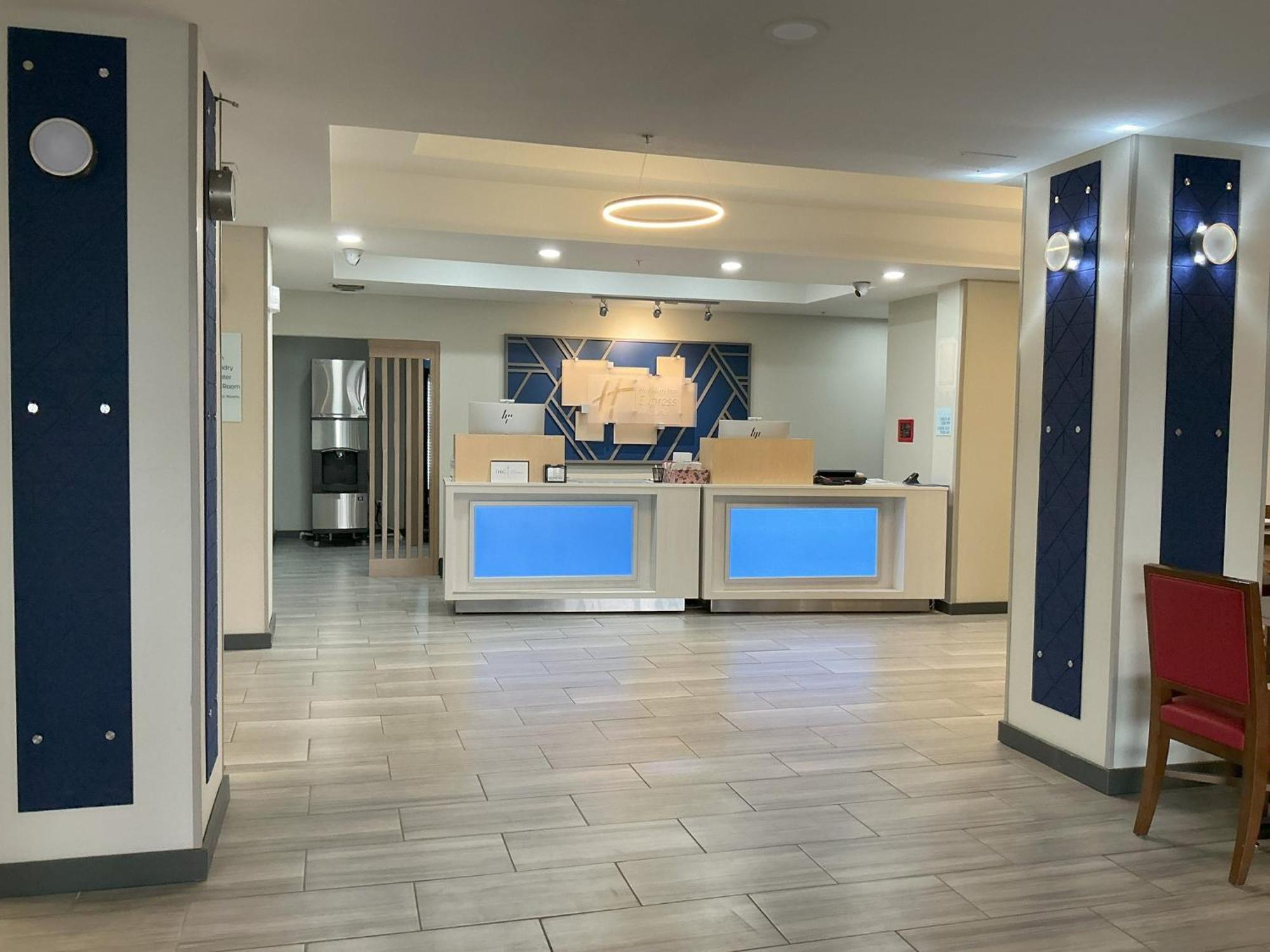 Holiday Inn Express Hotel And Suites Ada By Ihg Exterior foto